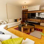 Modern Luxe Oak Orchid 3Br Apt W-Free Wifi &Parking