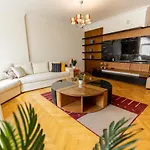 Modern Luxe Oak Orchid 3Br Apt W-Free Wifi &Parking